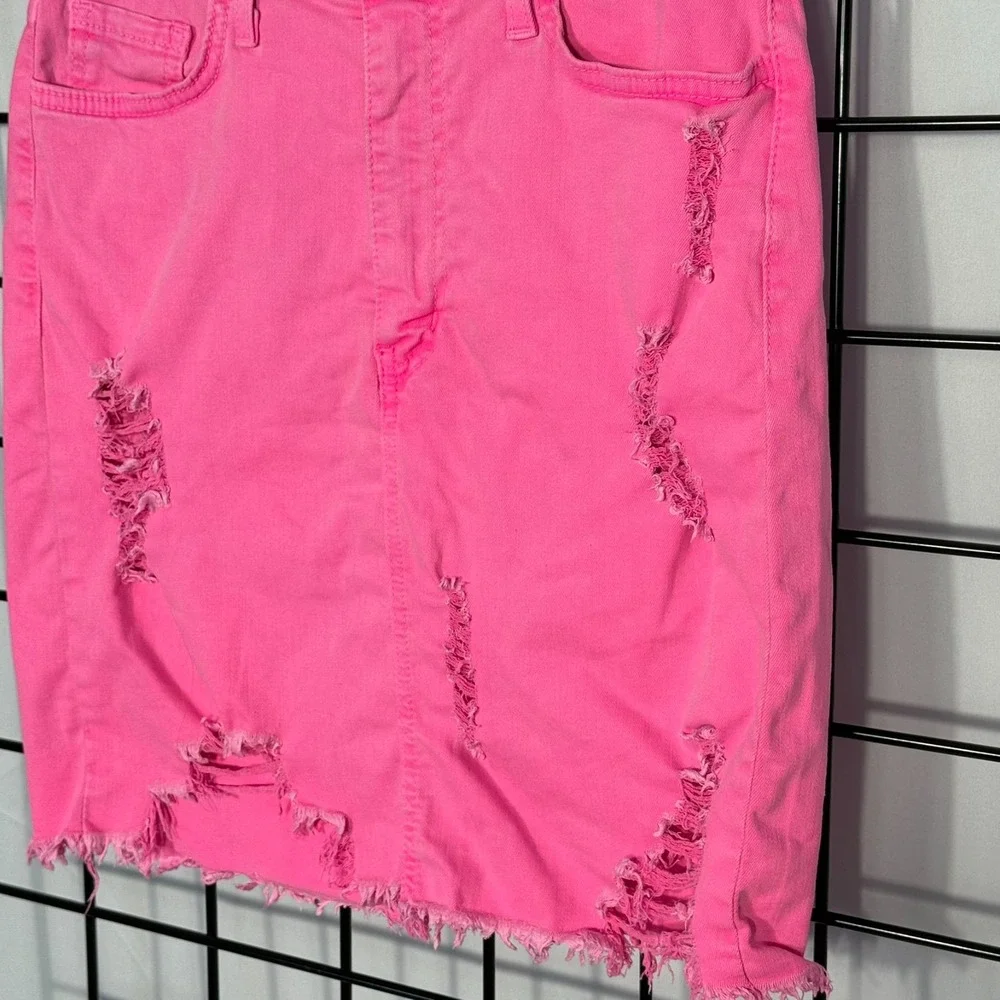 Vibrant MIU Skirt Womens Medium Neon Pink Distressed‎ Stretch Casual Festival